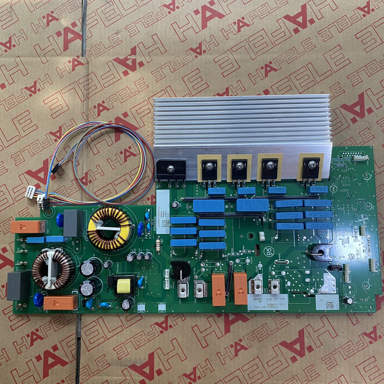 BOARD PC TRÁI CỦA BẾP TỪ ÂM 3 VÙNG NẤU BOSCH PIZ975N 539.06.679(532.87.548)