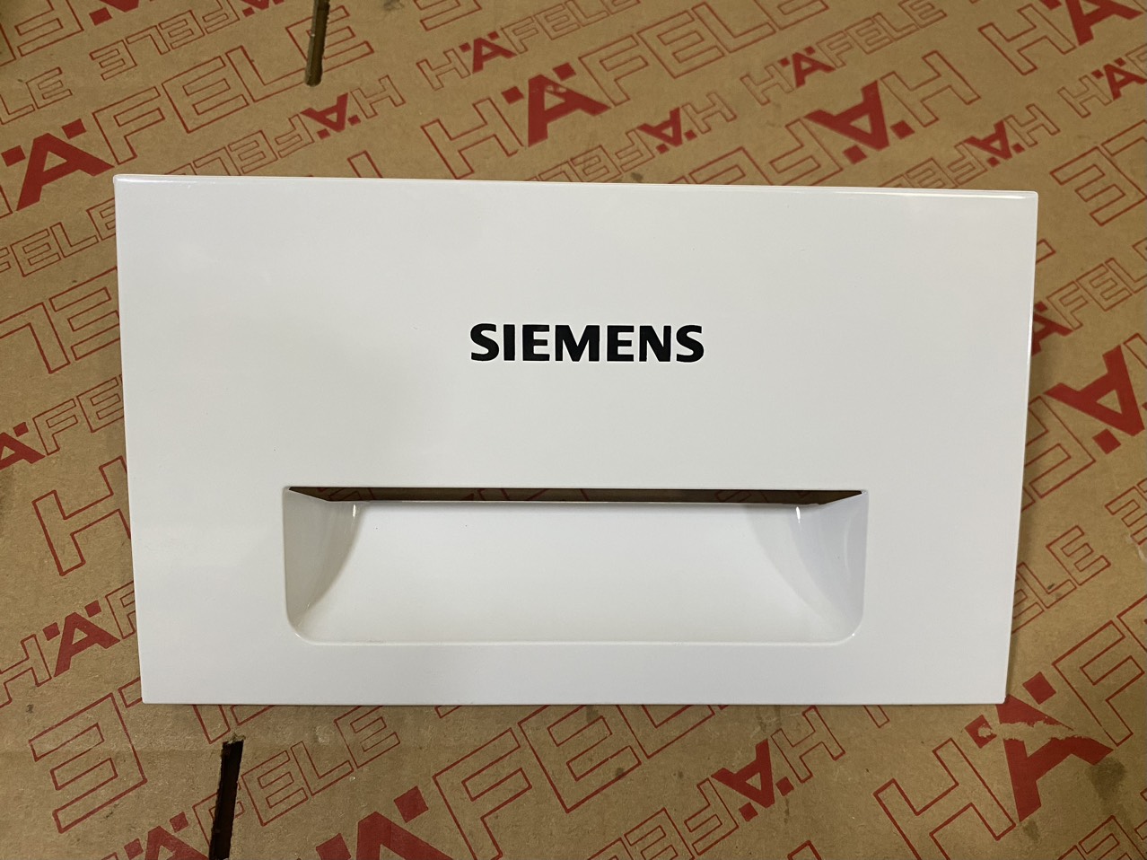TAY CẦM KHAY ĐỰNG XA BÔNG CỦA MÁY GIẶT SIEMENS 532.87.829