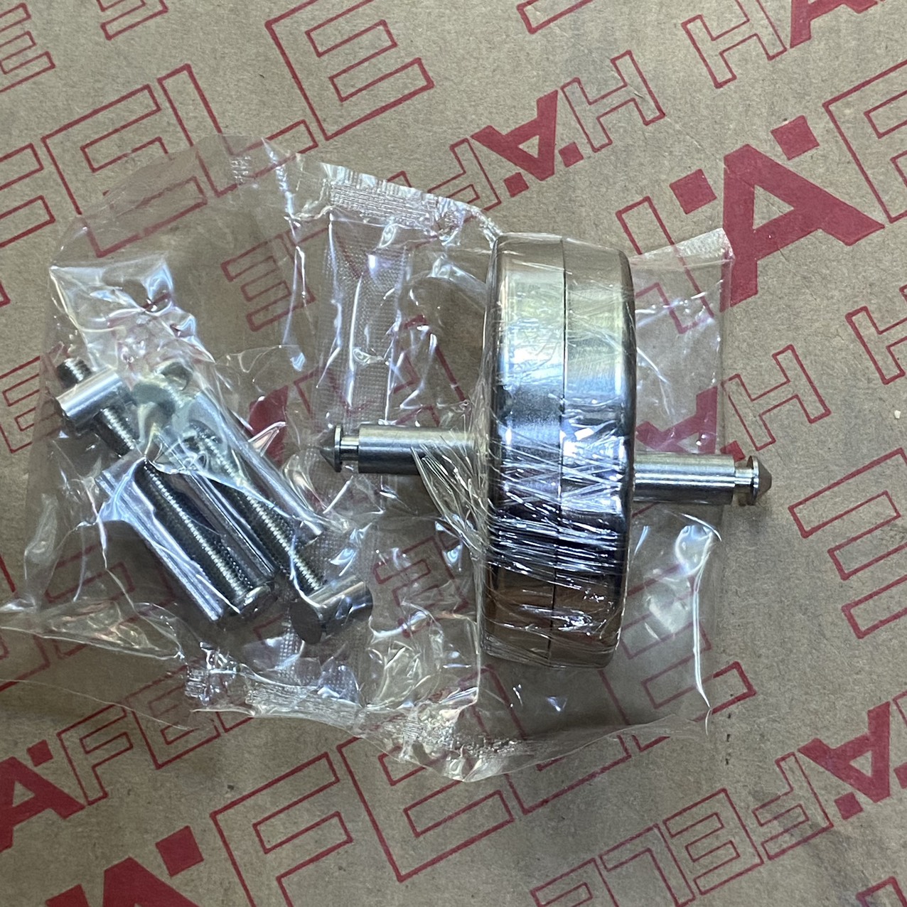 BAS CỐ ĐỊNH NẮP BỒN CẦU HAFELE 588.64.430(588.64.974)